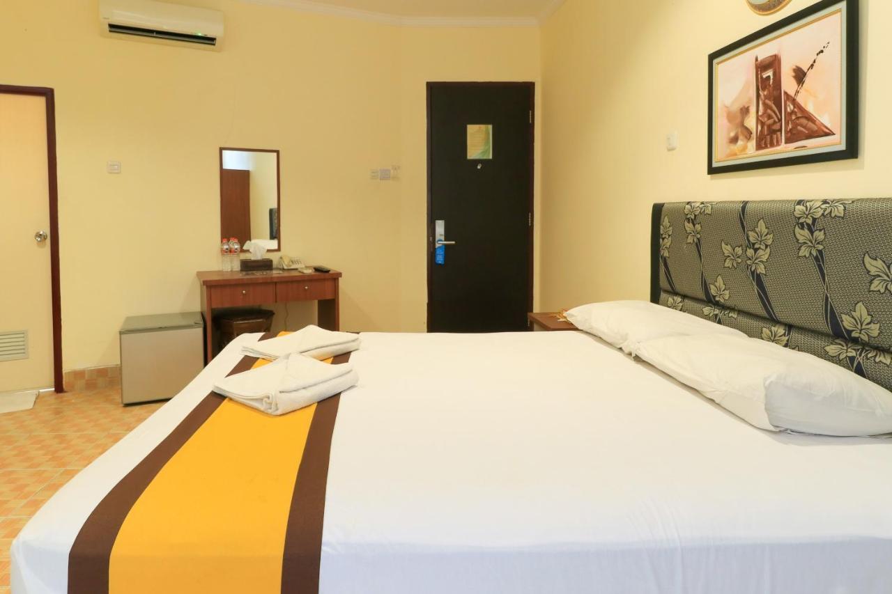 Al-Badar Hotel Syariah Makassar Bagian luar foto