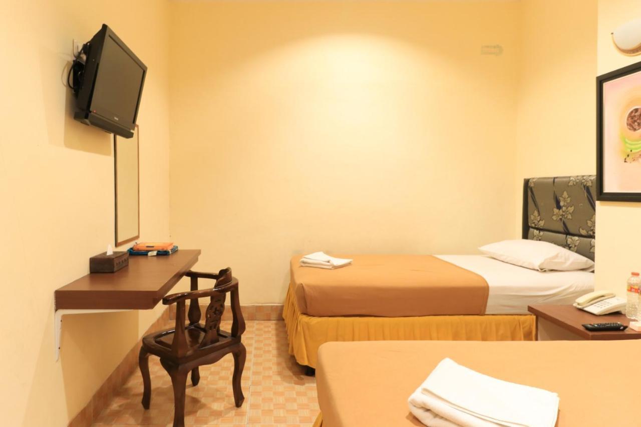 Al-Badar Hotel Syariah Makassar Bagian luar foto