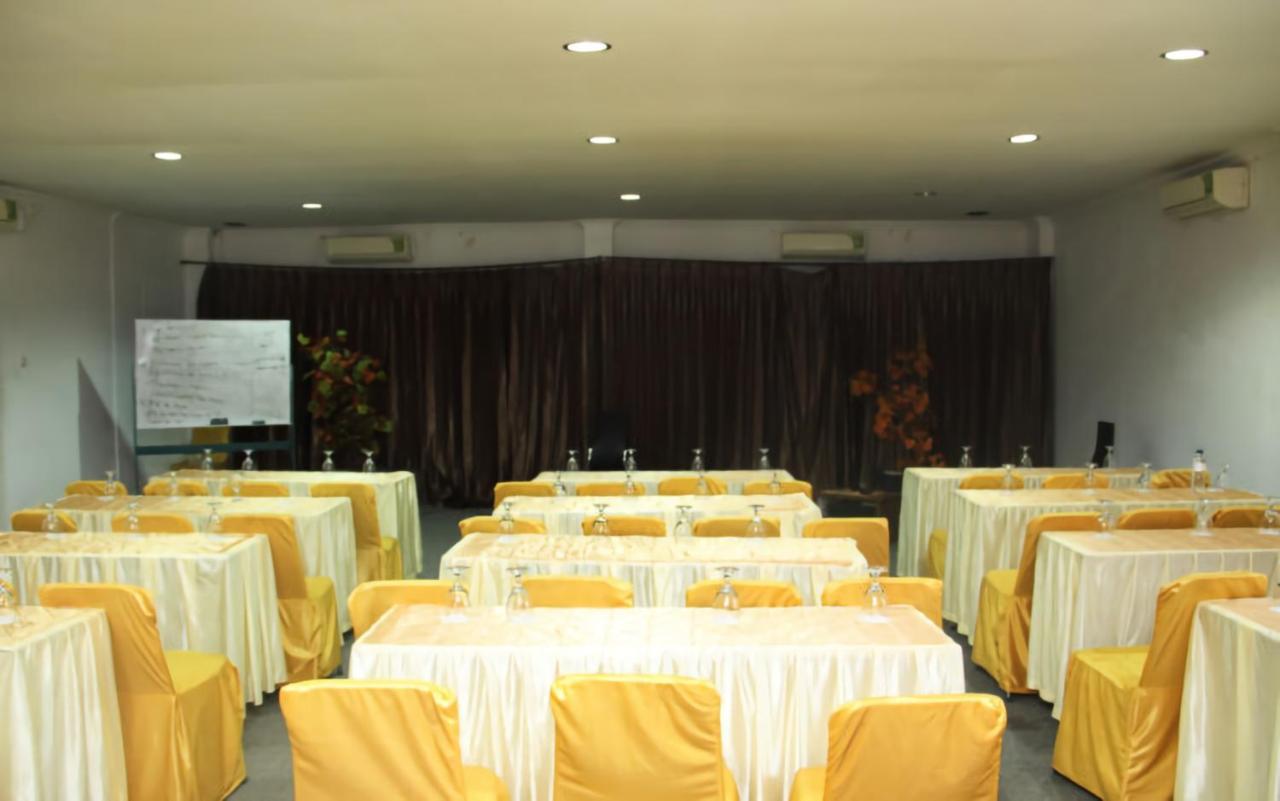 Al-Badar Hotel Syariah Makassar Bagian luar foto