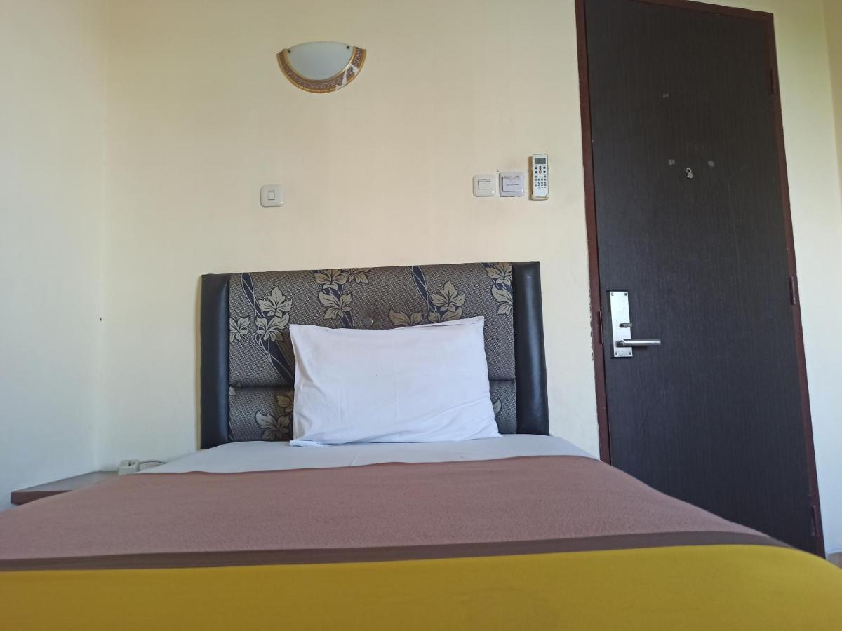 Al-Badar Hotel Syariah Makassar Bagian luar foto