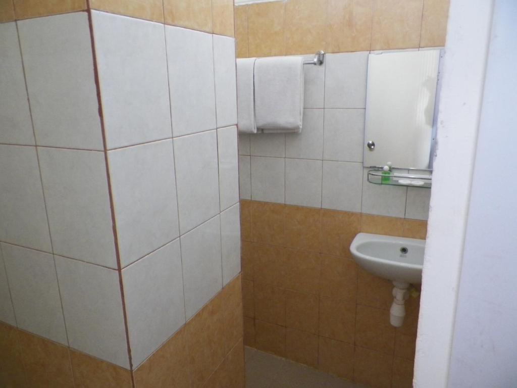 Al-Badar Hotel Syariah Makassar Bagian luar foto
